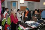 035-2010-weihnachtsbasar_Kleider-second-Hand0397